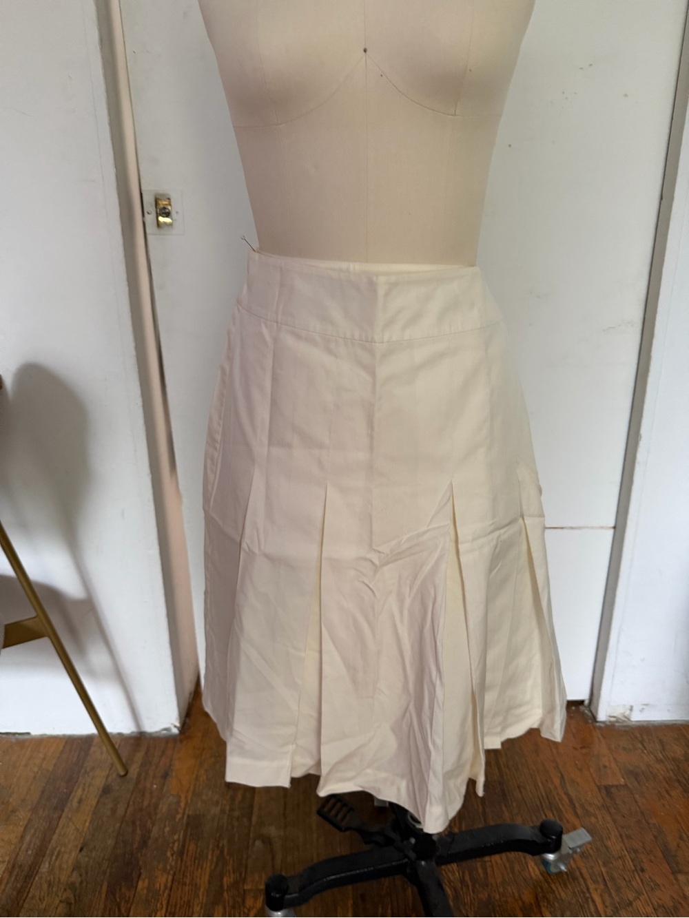 Adrienne Vittadini Cream Pleated A-Line Skirt